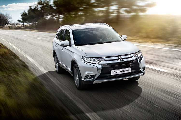 Видео тест-драйвов и отзывов владельцев Mitsubishi Outlander