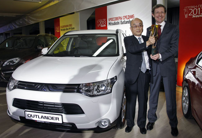 Mitsubishi Outlander – лучший среднеразмерный кроссовер по версии "Гран-при "За Рулем 2013"!