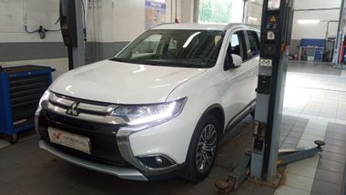 Mitsubishi Outlander 687c70e34a5e8584ef1b032f