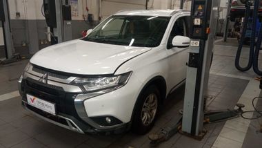 Mitsubishi Outlander 67179b0f8d2eade6cad44117