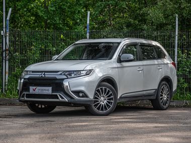 Mitsubishi Outlander 684a9e36f602ab0c0b704229