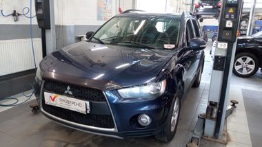 Mitsubishi Outlander 687d43cf3ca8eae8125f3799