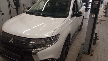 Mitsubishi Outlander 66e86b54f4e45a1118c862f2