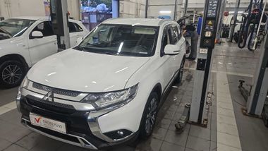 Mitsubishi Outlander 66ec35a0a92d064008e51bff