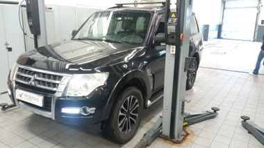 Mitsubishi Pajero 686d7fe33ca8eae8125cbc76