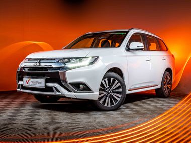 Mitsubishi Outlander 67e42b9b3ca8eae81240fb33